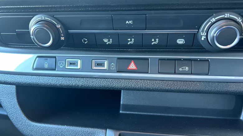 Peugeot Expert E-L2 100kW 75kWh Professional Van Auto